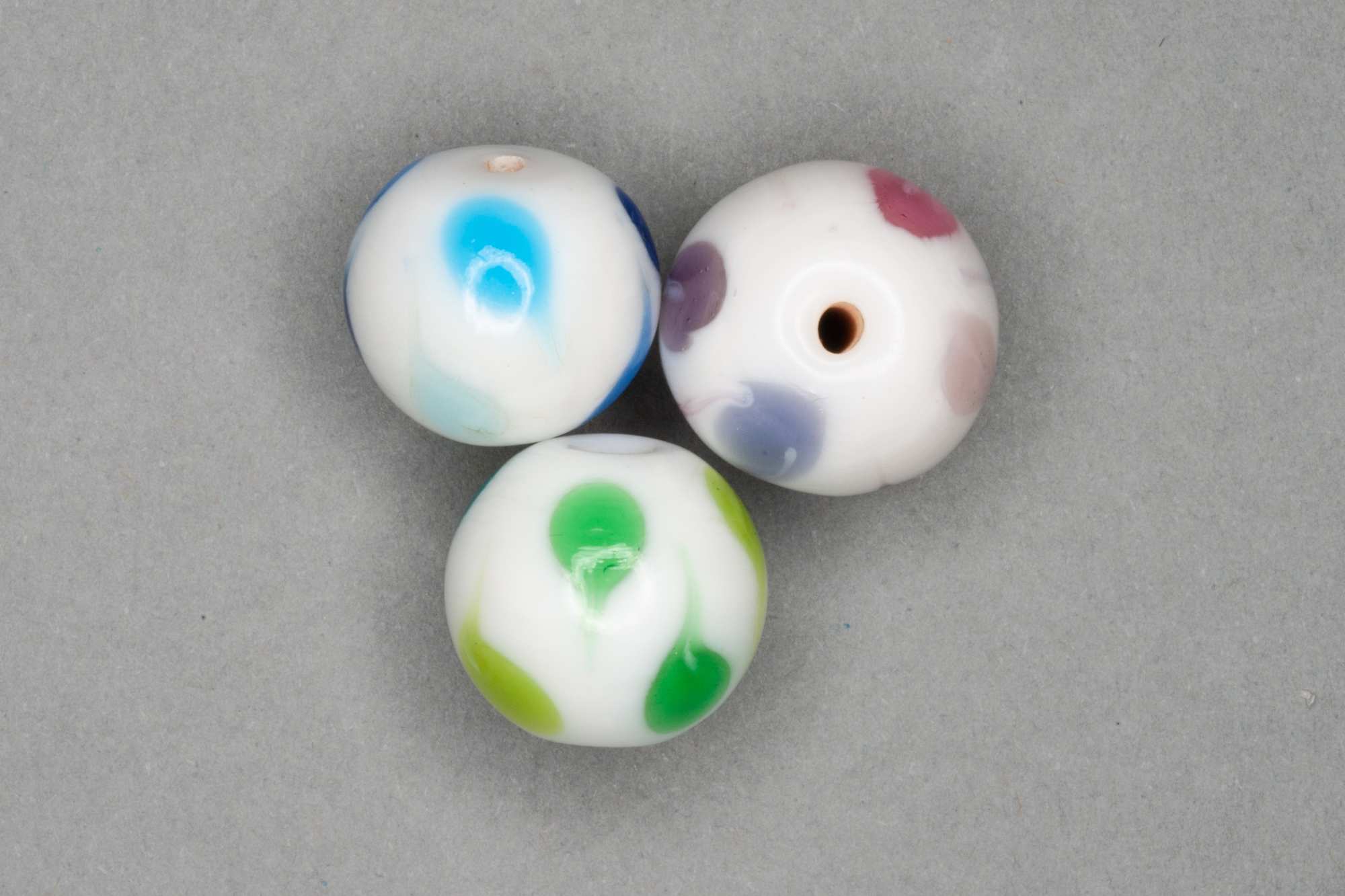 White Droplet Round Glass Bead, 14mm