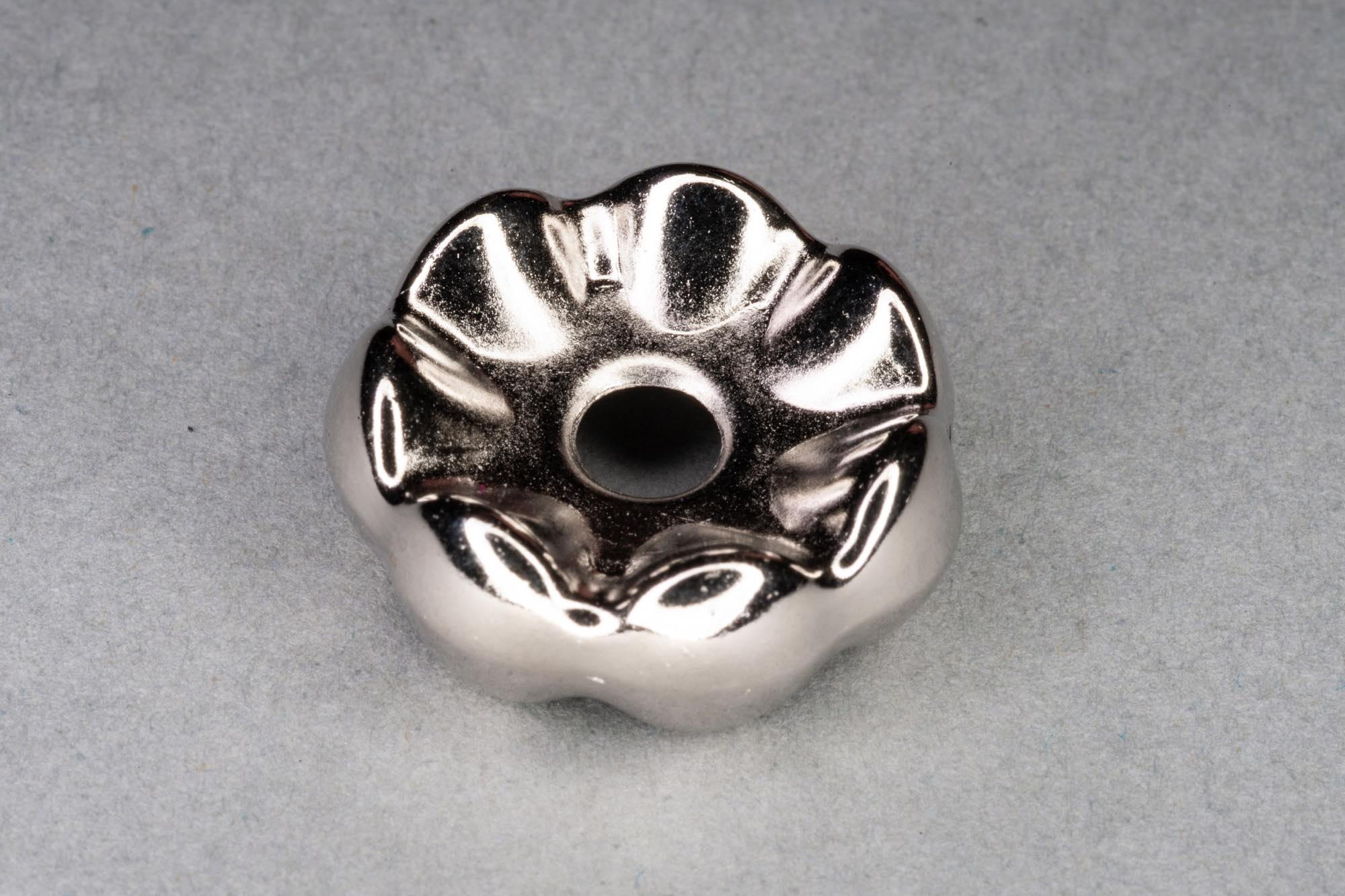 Silver Plated Acrylic Disk Bead, Serrated Edge 20x8mm, 3mm hole