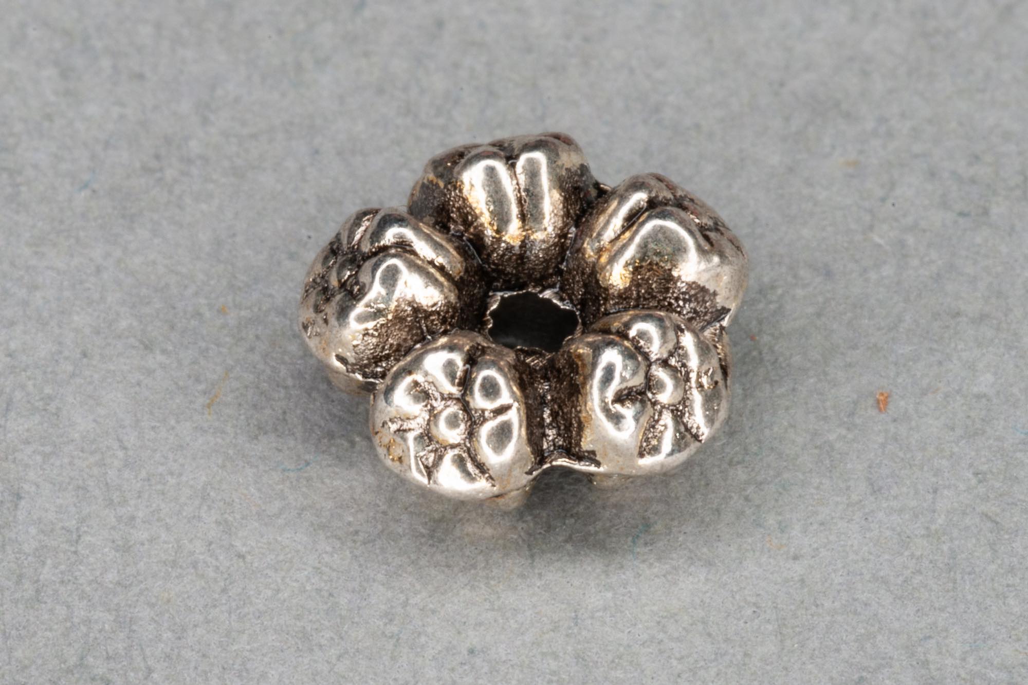 Antique Silver Plated ’Flower’ Spacer Bead 8x3mm, 1.2mm hole