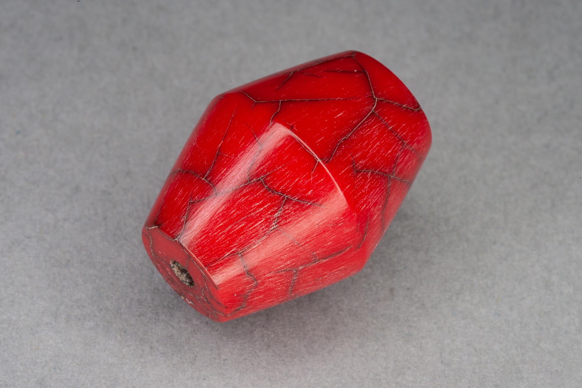 Red Bicone Resin Bead With Crackle Effect 17x22mm, 2mm hole