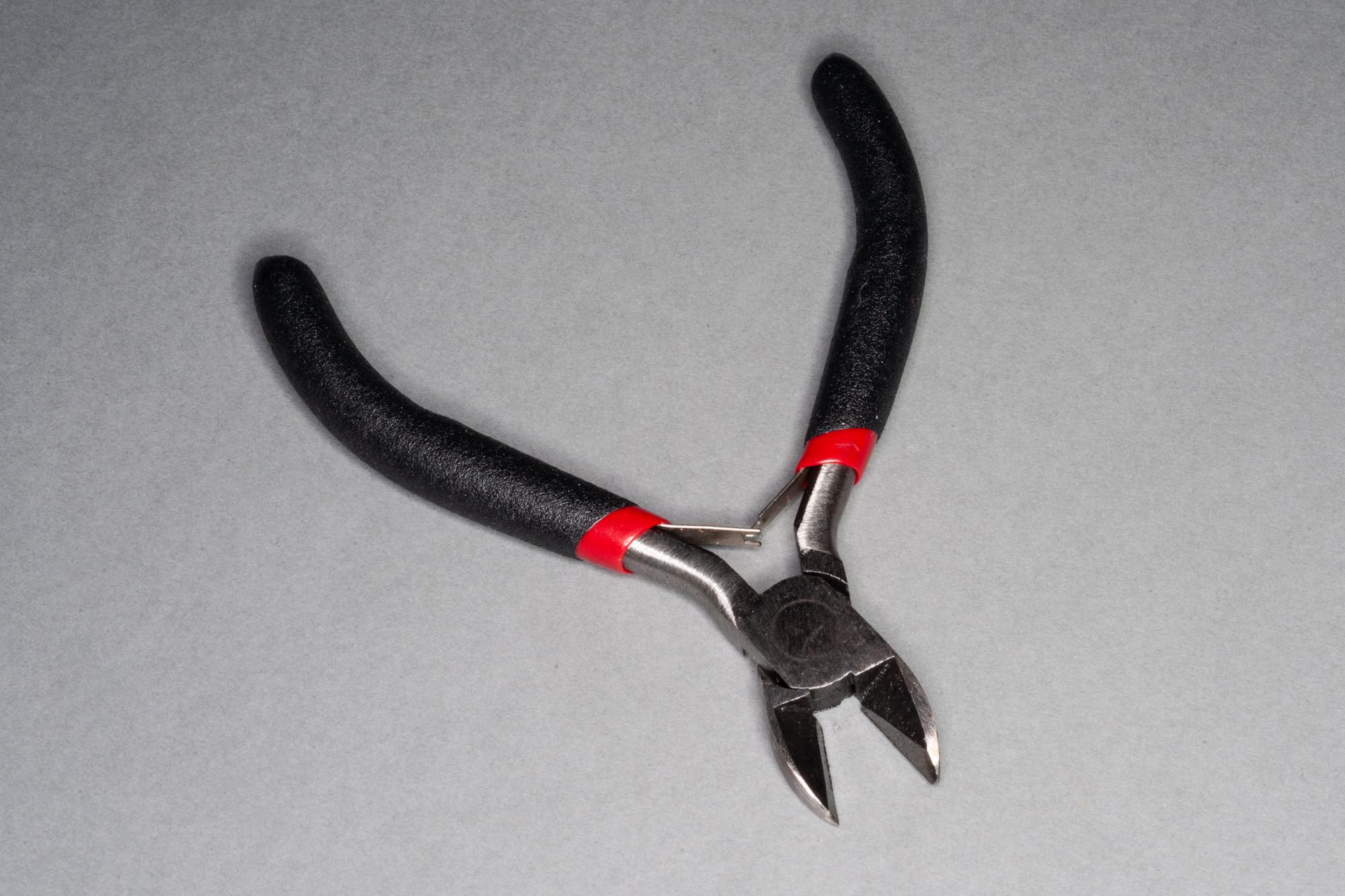 Side Cutter Pliers With Sprung Handles / 11x5cm