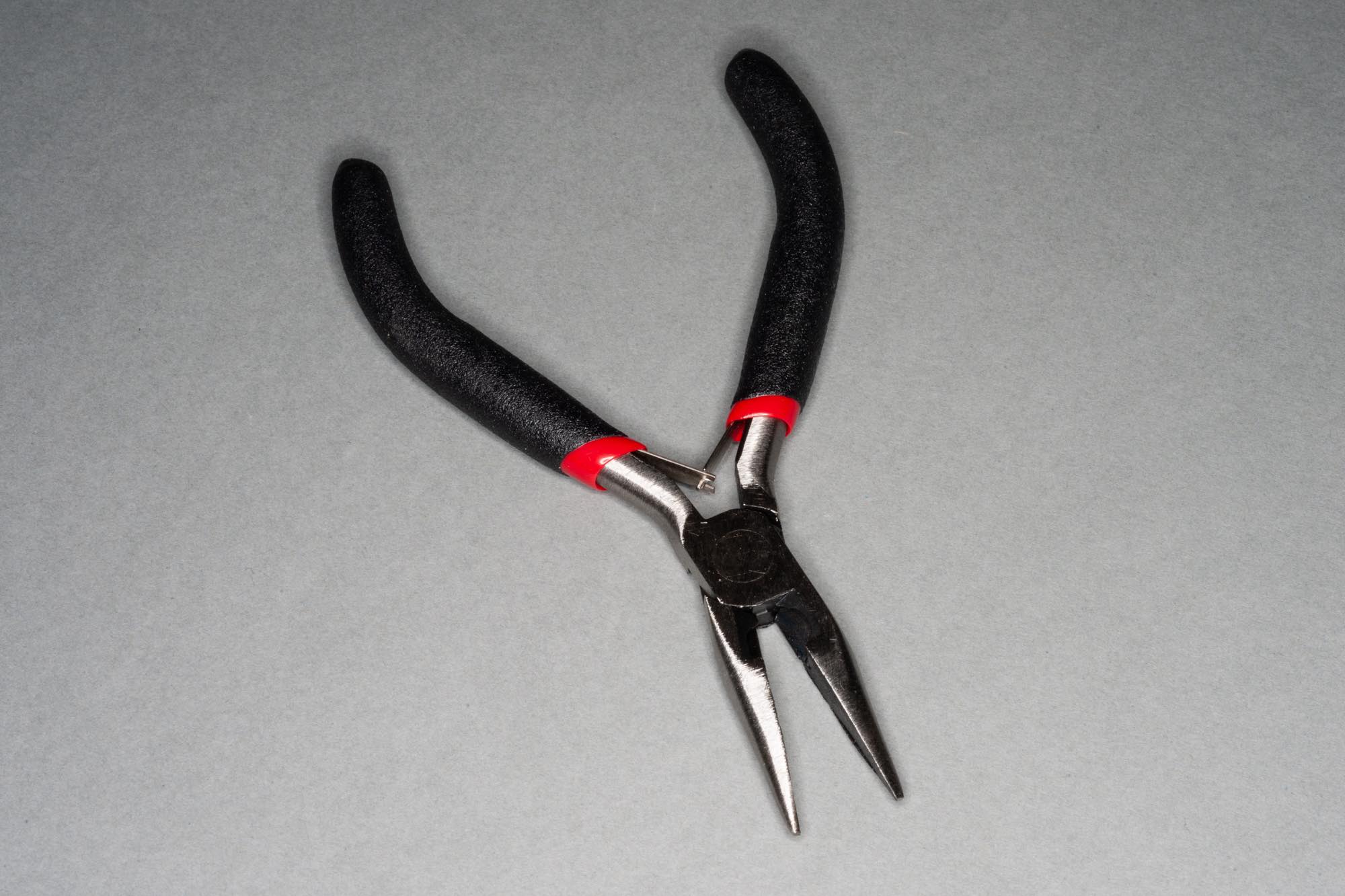 Flat Nose Pliers With Sprung Handles 12x5cm