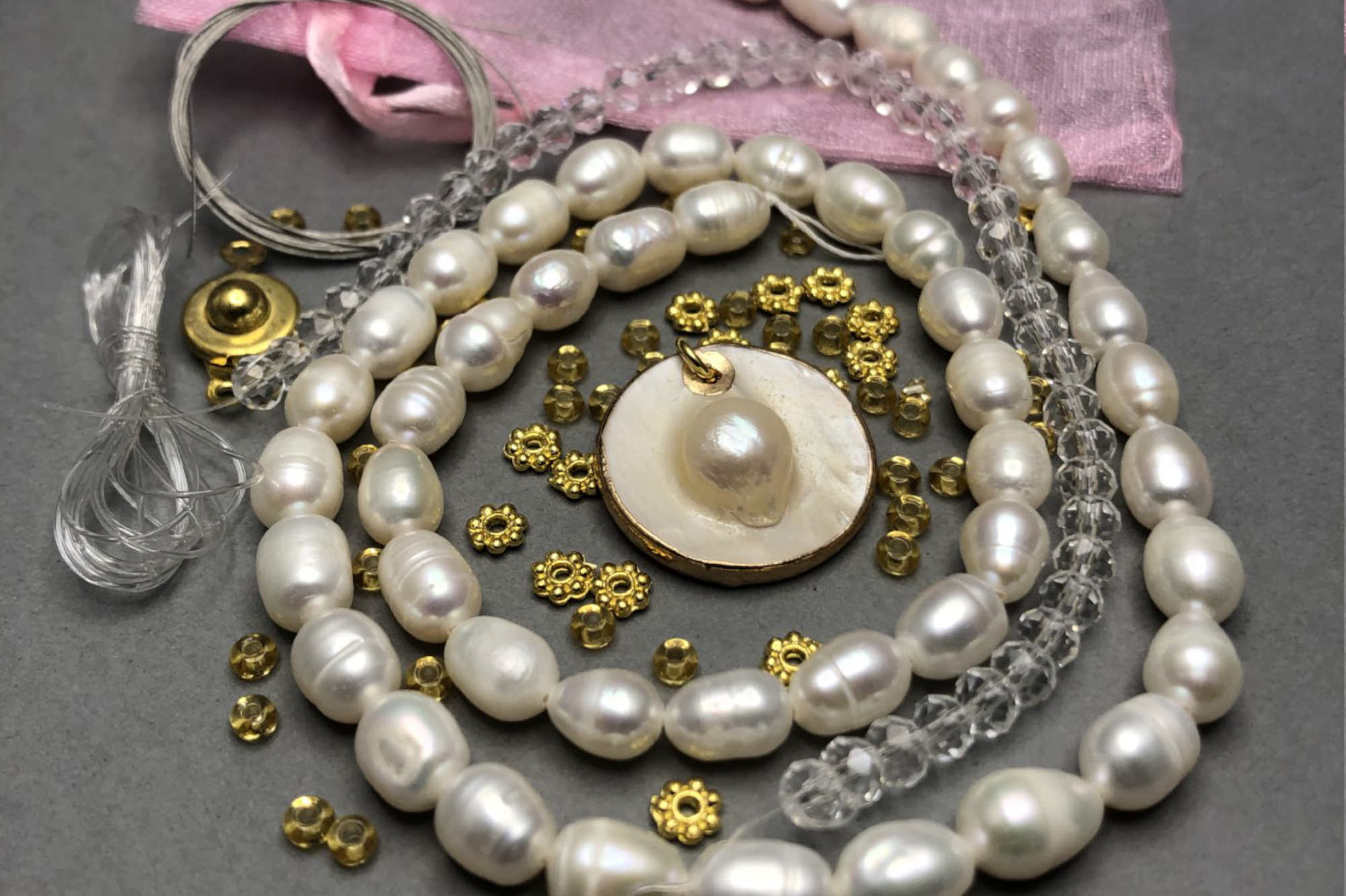 Freshwater Pearl/Shell Necklace Kit, Gold Edge Pendant